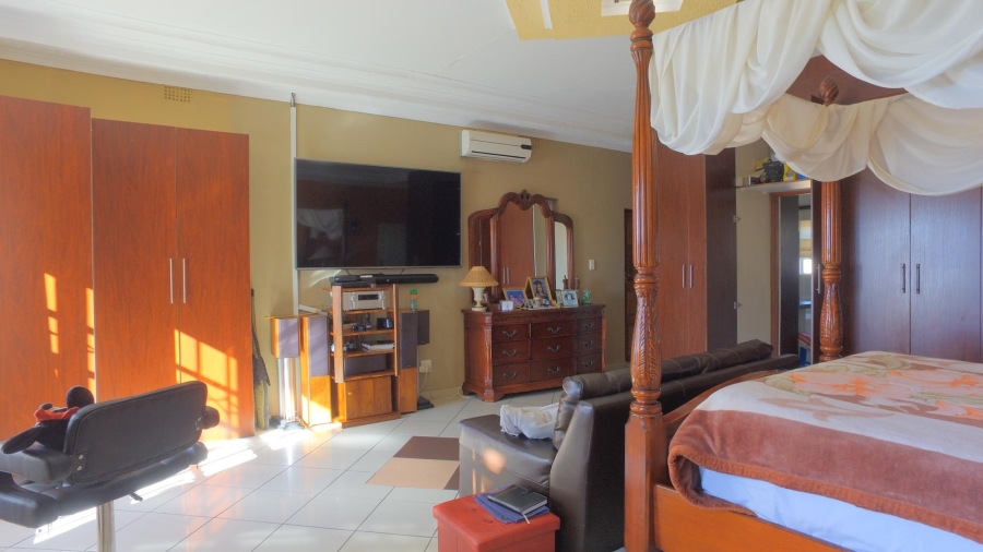 5 Bedroom Property for Sale in Azalea Park North West